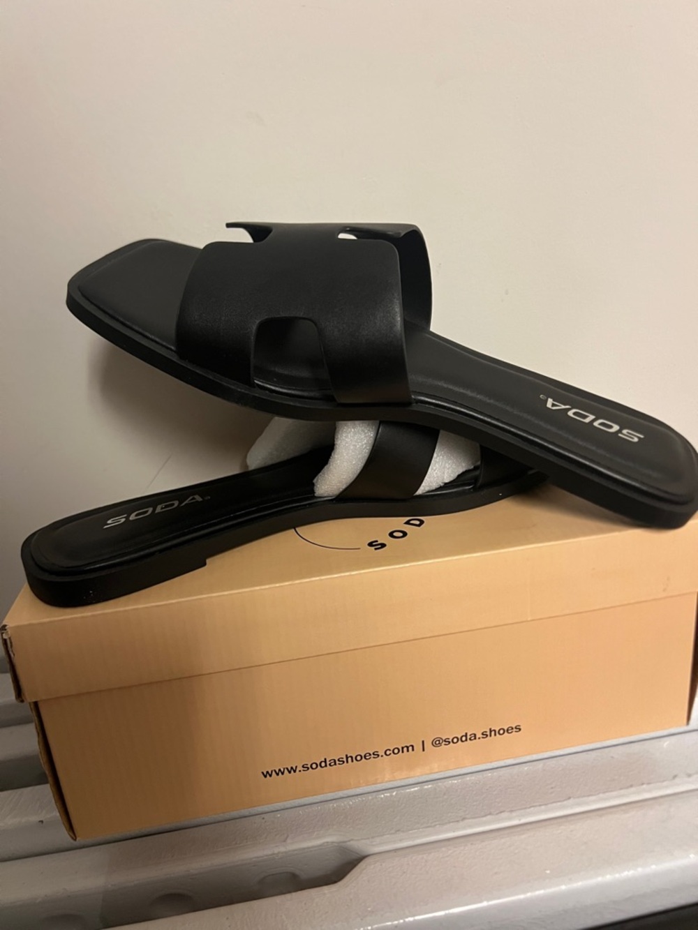 Size 10 Soda Black Slide Sandals with Cutout Band